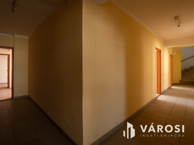 Siófok belvárosában a főtéren 591 nm lakóterű ingatlan eladó