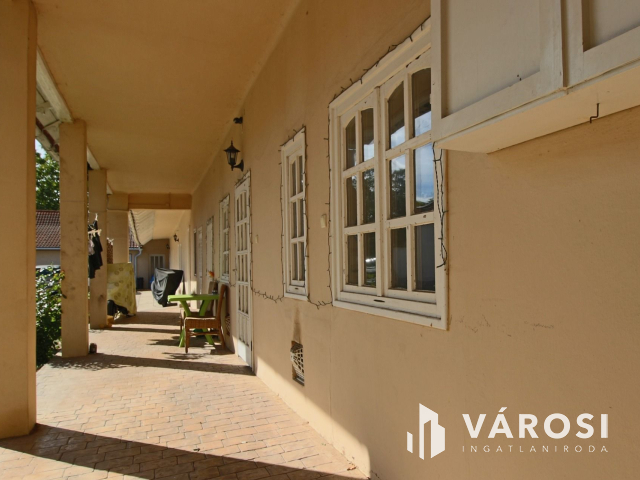 Békéscsaba belvárosában polgári családi ház eladó