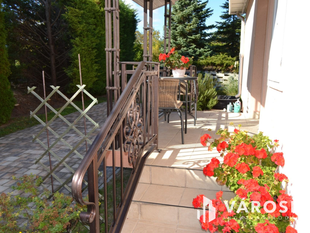 Baltonfüzfőn 700 m-re a Balaton parttól családi ház eladó!