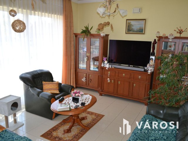 Baltonfüzfőn 700 m-re a Balaton parttól családi ház eladó!