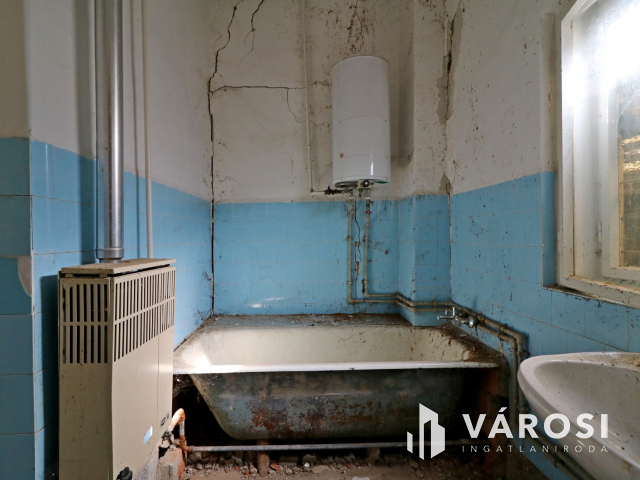 Garázs áron házrész!