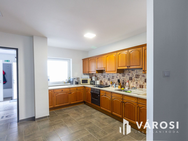 Családi ház és  telephely egyben.