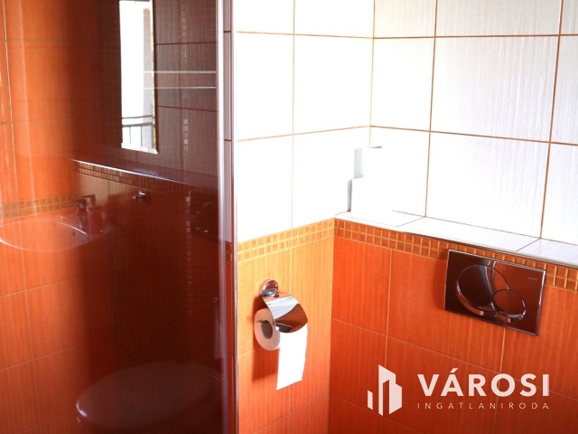 7 apartmanos üdülőház a Balaton partján