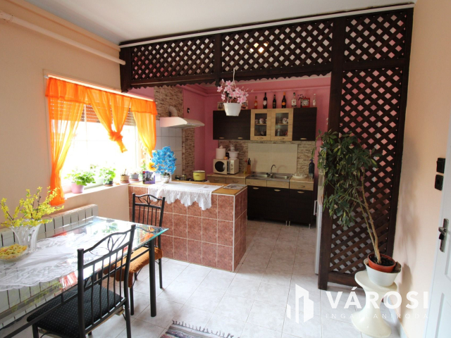 Tótkomlóson 4 szobás családi otthon