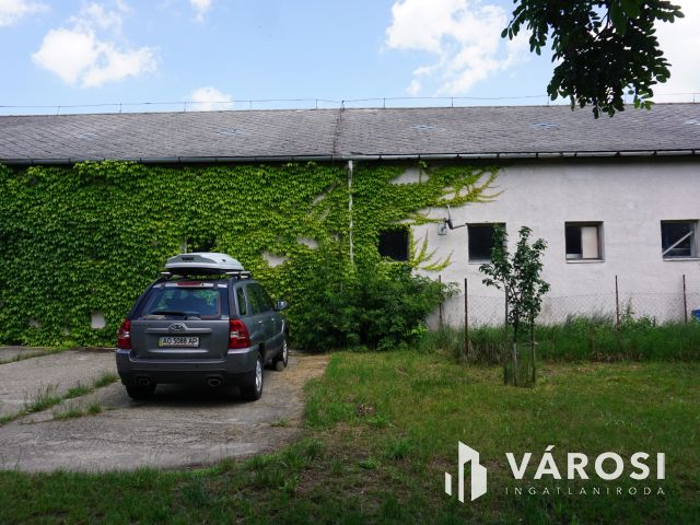 Földszinten elhelyezkedő ipari ingatlan remek áron!