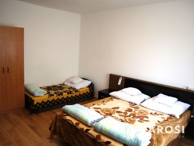 4 apartmanos családi ház eladó Sóstón