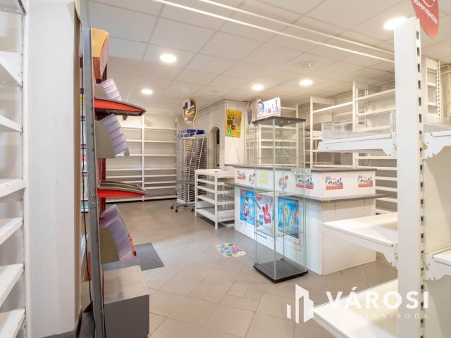 44 m2-es iroda utcai bejárattal a Nagyvárad tértől 500 m-re