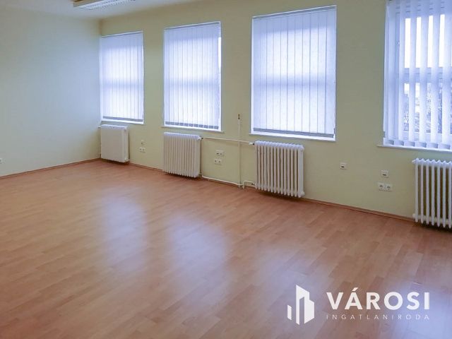 3 szintes, szintenként 512 m2-es irodaház 180 m2es raktárral