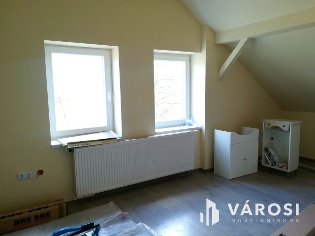 Családi ház + 3 lakás kiváló környéken eladó!