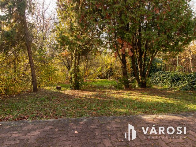 Kertkapcsolatos sorház Budakeszin