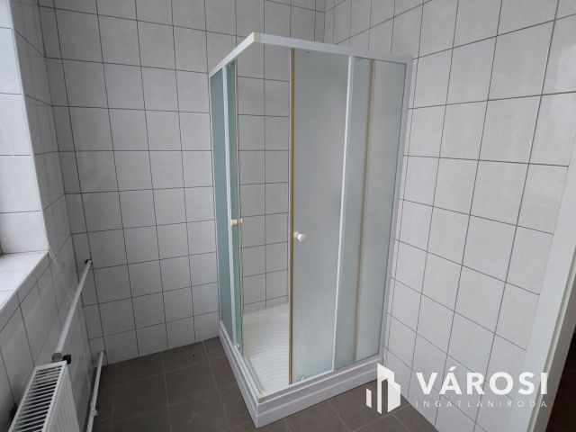 Logisztikai raktár ipari vasút bekötéssel is Szombathelyen