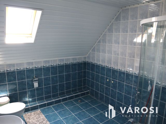 2 apartmanos családi ház eladó Sóstón