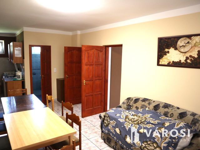 2 apartmanos családi ház eladó Sóstón