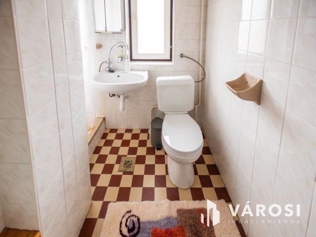 Apartmanház néhány lépésre a Várfürdőtől és a Kastélytól