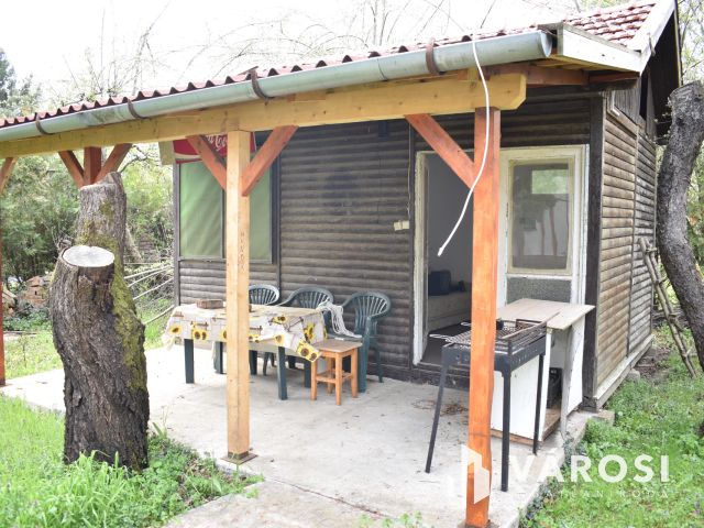 Városerdei felújított, téliesített nyaraló!