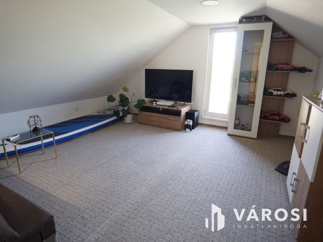 Jó elrendezésű, modern családi ház!