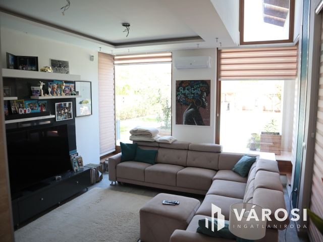 Újszeged csendes utcájában Exkluzív családi ház!