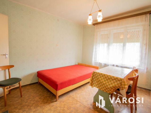 Lenti hegyen, szép panorámás területen eladó házikó