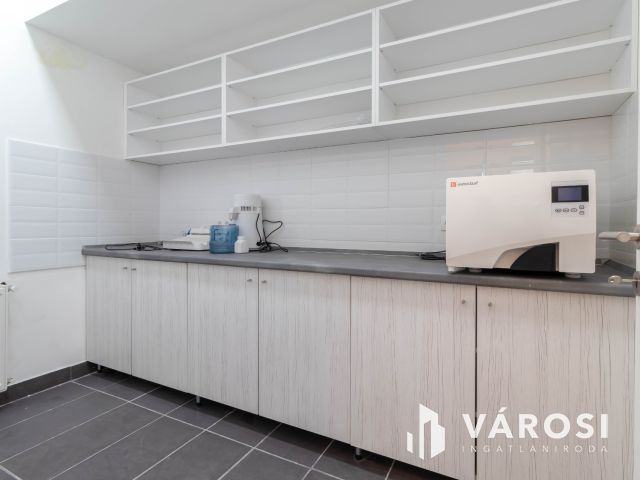 25 m2-es felszerelt, berendezett fogászati rendelő Újbudán