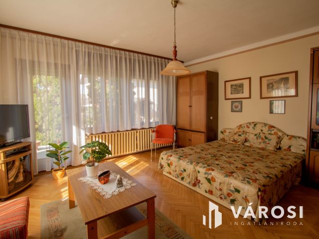 Lentiben, csendes utcában eladó egy szép családi ház!