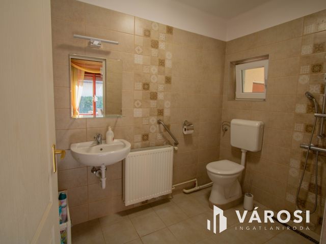 Lentiben, csendes utcában eladó egy szép családi ház!