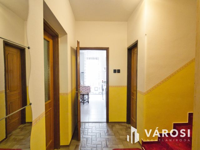 Vásárhelyen, csendes otthon a belvárosban