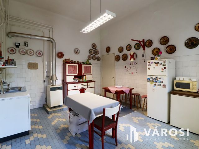 Patinás polgári ház a Kálvin tér közelében