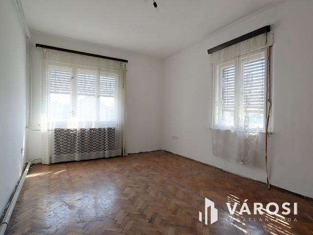 Recsken panorámás telken jó állapotú családi ház eladó