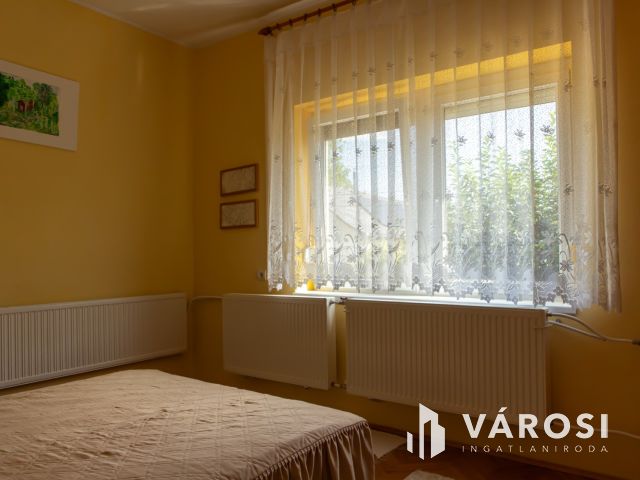 Napelemes családi ház Lánycsók csendes utcájában eladó