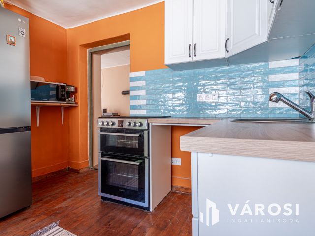 A lengyelek jóbarátok - eladó családi ház -