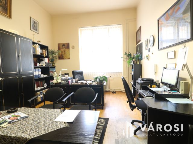 Belvárosi iroda a Szent István téren.