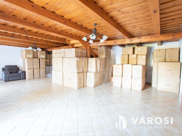 Eladó egy pazar ház és hozzá egy nem mindennapi birtok.