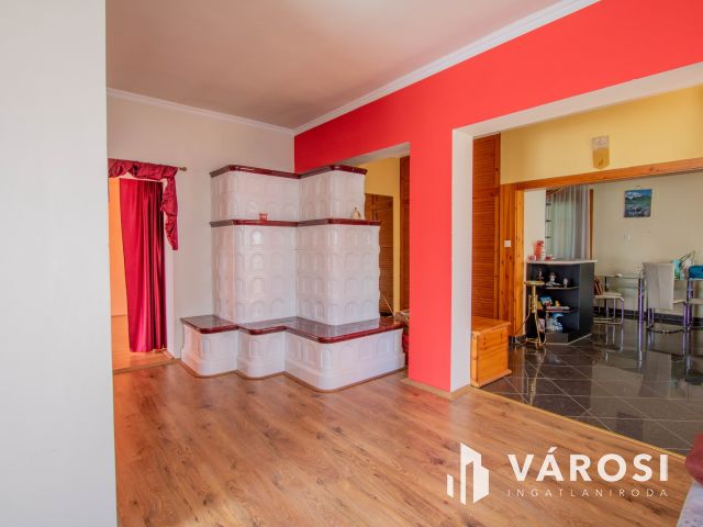 Lentiben eladó ház, családias, nyugodt részen!