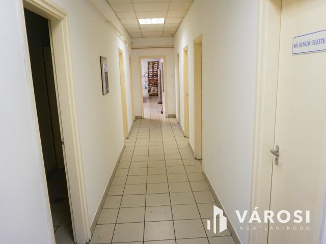 Élelmiszer feldolgozó ár alatt eladó!