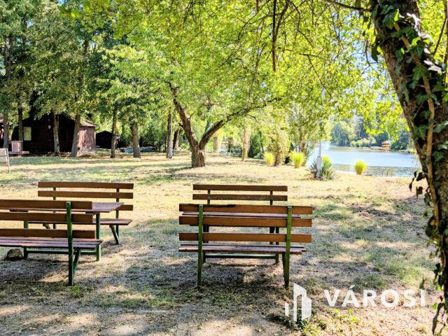 Nyaralókomplexum Szarvason-Kivételes Lehetőség a Vízparton!