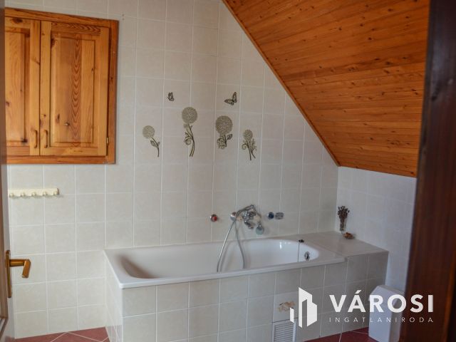 Balatonhoz közeli dupla lakás, dupla garázzsal