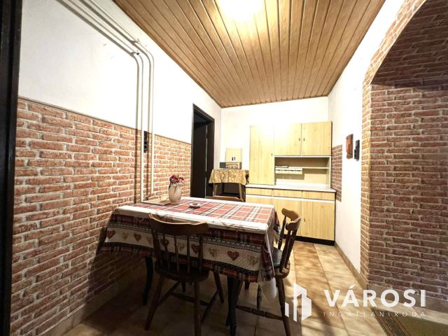 Tótkomlós belvárosában 3 szobás, jó elrendezésű ház eladó