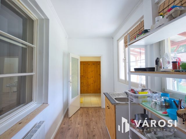 Belvárosi, 54 m2-es házrész eladó