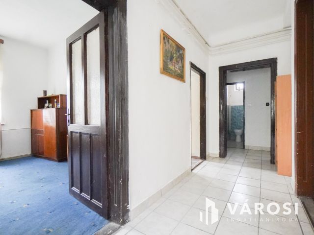 Vecsés központi részén 2 lakásos családi ház!