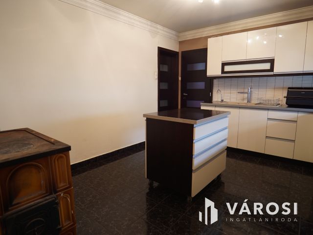 Szepetneken családi ház, sok lehetőséggel