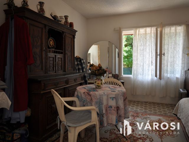 Hétvégi ház nagy kerttel Sziksóstón