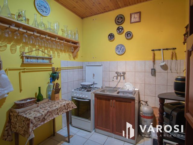 Lovásziban, kedves kis hangulatú zártkerti ingatlan eladó!