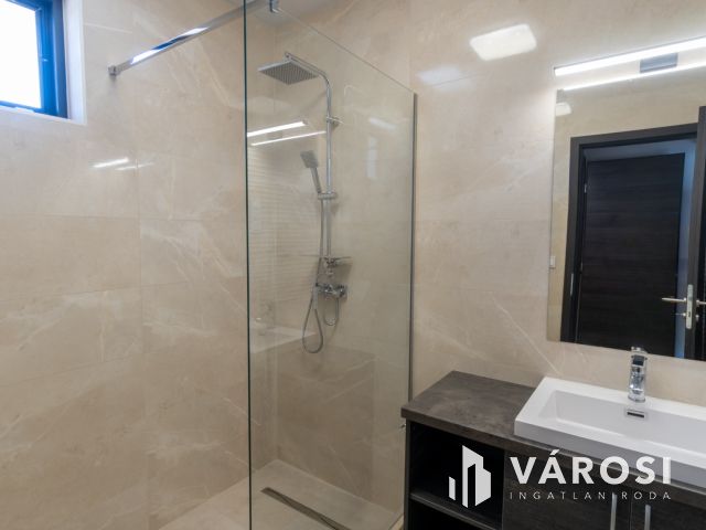 2 lakásos kiváló ikerfél Siófok-Sóstón eladó