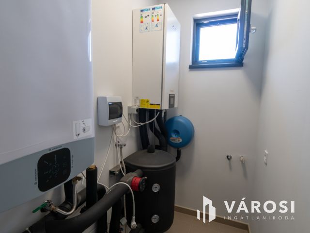 2 lakásos kiváló ikerfél Siófok-Sóstón eladó