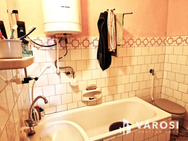 Hangulatos, száraz vályogház, KÖRÖS-PARTI panorámával