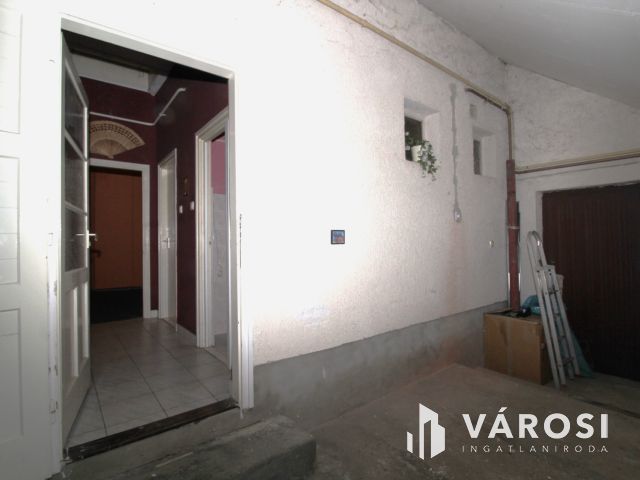 Kis lakás kis kerttel