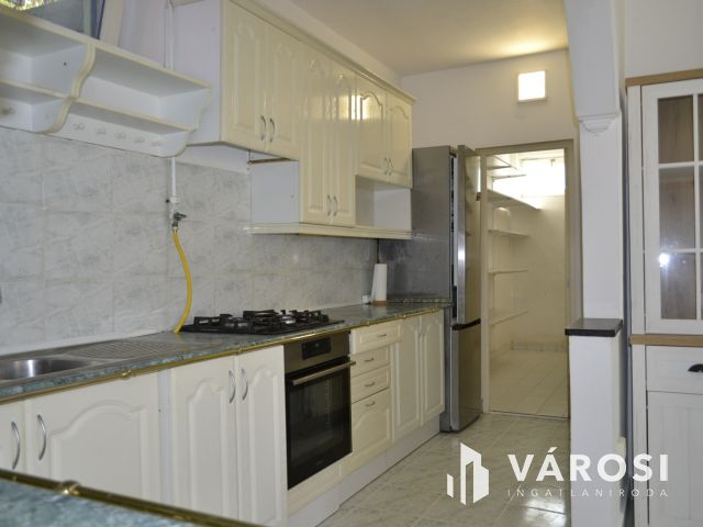 Csodás környezet Bándon, a telek végében patakkal!!