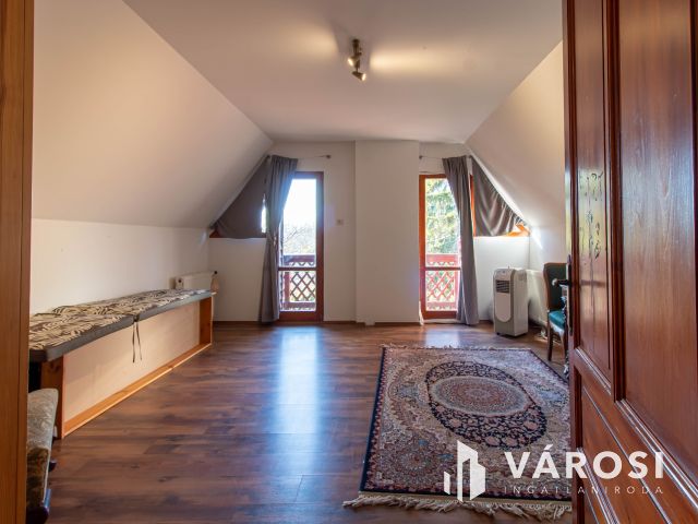 A múlt hangulata, a jelen kényelme Tinnyén