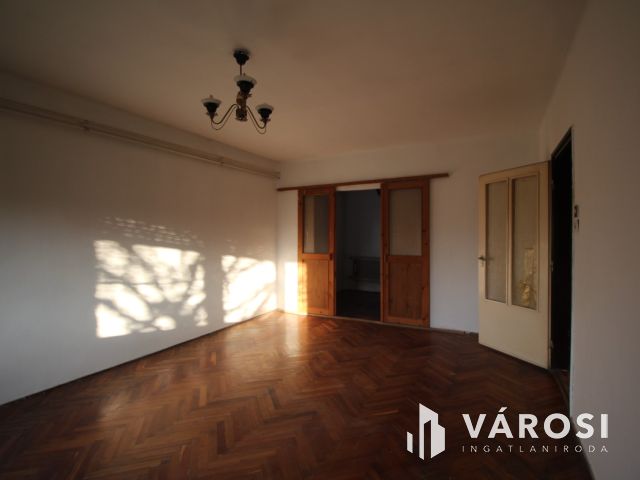 Jól alakítható ház a Szombathelyhez közeli Váton