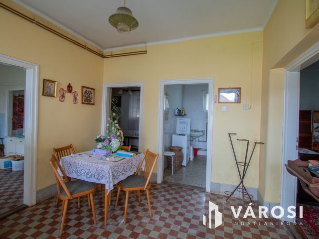 Máhomfán, Lentihez közel, csendes részen eladó ház!